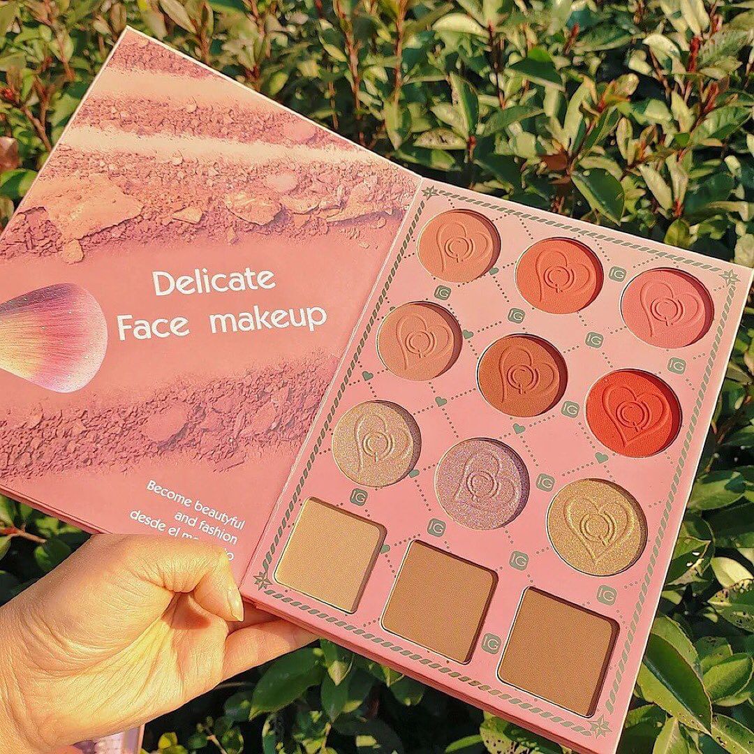 Strawberry Moonlight Eyeshadow Palette with 82 Colors